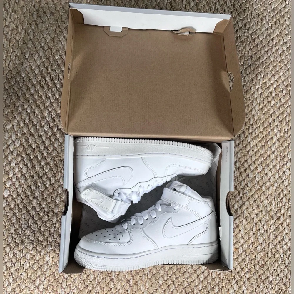 Nike Air Force 1 LE Mid Triple White 4.5 GS youth Kids Boys EUC W Box Tried On
